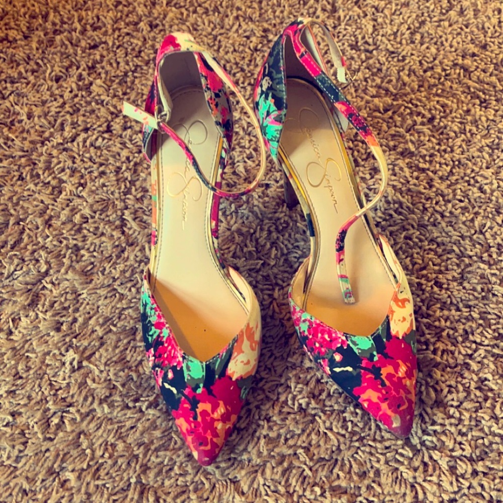 Jessica Simpson pumps